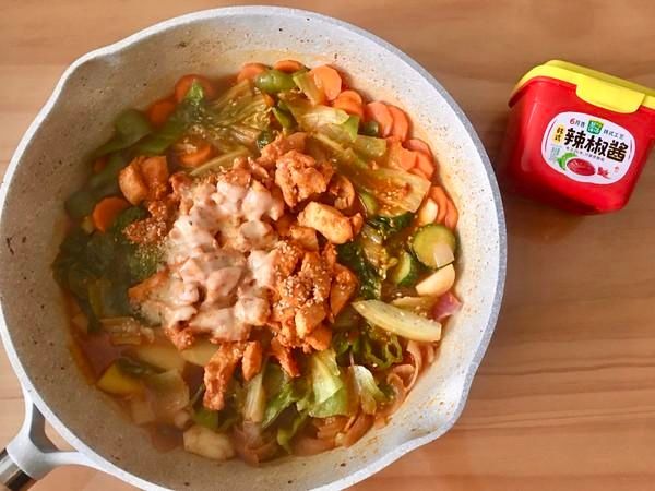 #暖冬酱在手，嗨吃部队锅#韩式辣炒鸡