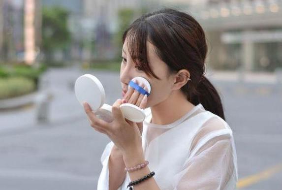 何晴|幼儿园老师感慨妈妈“爱打扮”和“不爱打扮”,养的娃层次不同