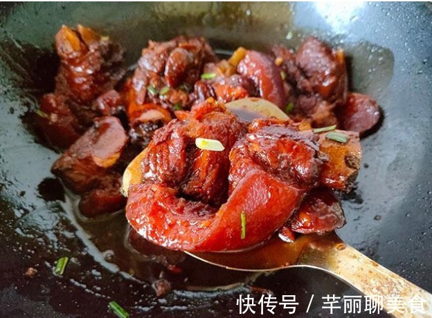 蹄膀|夏天,少买牛羊肉,12元一斤的肉才香,焯水后加料卤,香糯好吃