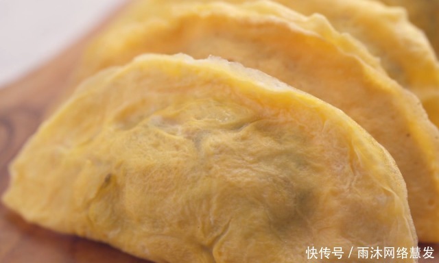 做法|想吃饺子嫌麻烦?教你一个简单做法,不和面不擀皮,做一锅不费事