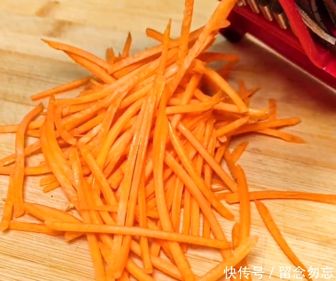 不湿|饭店蒸萝卜丝为啥好吃?记住4窍门,不沾不湿晶莹透亮,3分钟出锅