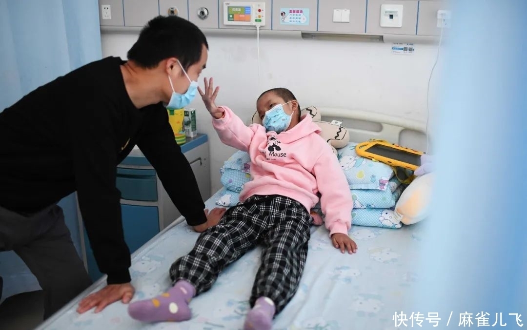 8岁女童重度感染,被医生限制进食两个月,画了一本好吃的来解馋
