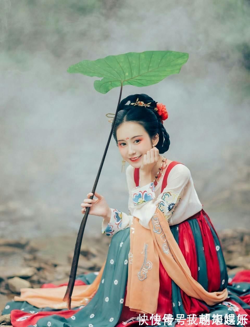 袖口@汉服文化内涵:宽大袖口代表天道圆融,衣服择色主要为正己德行