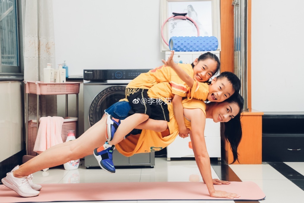 力量训练|37岁最美体育老师!拥有完美的马甲线身材,高颜值让人羡慕不已