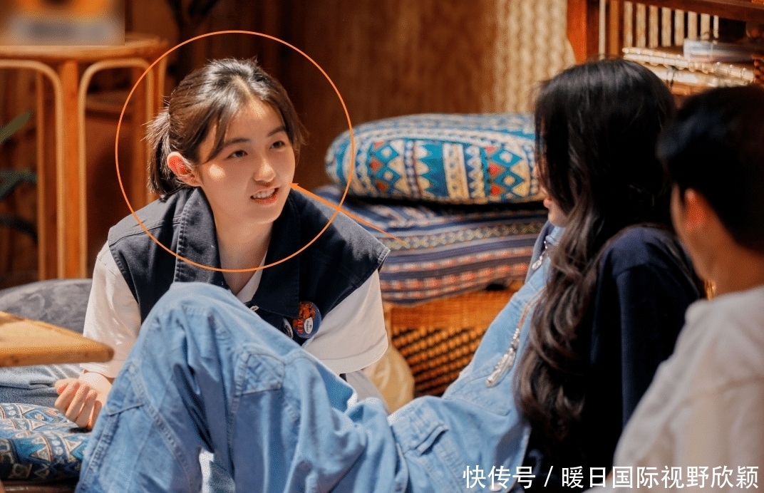 《向往5》开播在即,张子枫晒怼脸自拍添热度,19岁少女状态太美好