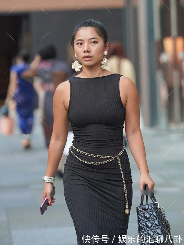 高跟鞋 美女脚上一双气质的高跟鞋，让她散发出一种优雅又迷人的气息