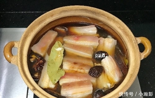 红烧肉卤肉怎么做才好吃,不妨试试我的做法,能让你多吃一碗饭
