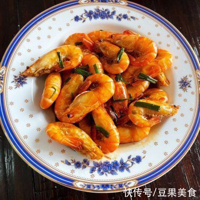 罗氏沼虾|这道爆炒沼虾！，最适合宝宝吃