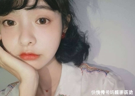 青春期女生想变“薄嘴唇”?改掉这3坏习惯,跟“香肠嘴”说拜拜