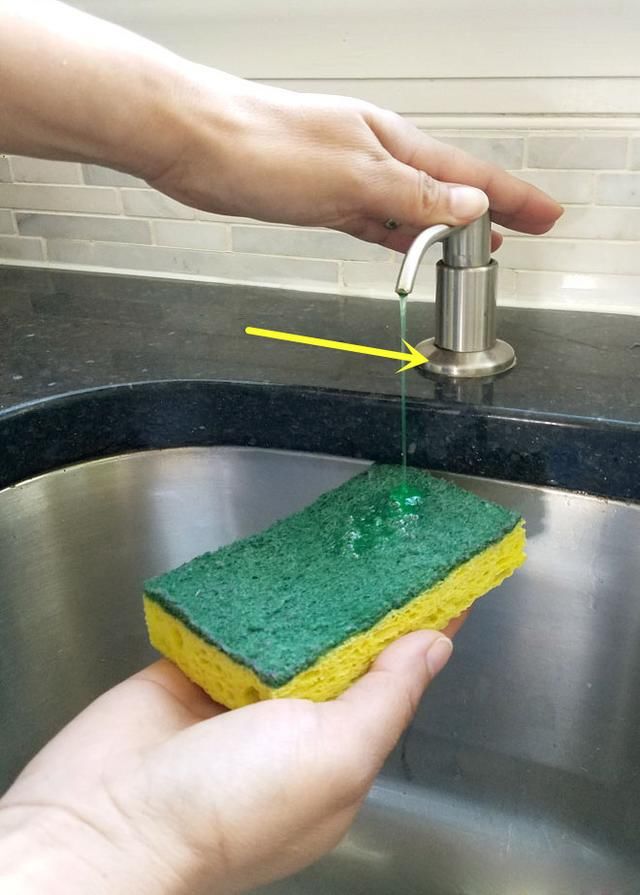 洗了20年碗才发现，水槽边的小孔，用途真厉害，聪明人都在这样用