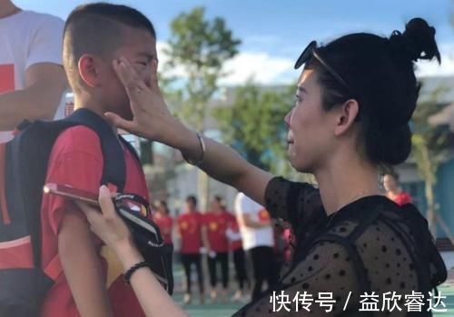 内心世界|孩子被父母打后,为何还哭着让父母抱?3种内心世界暴露教育问题