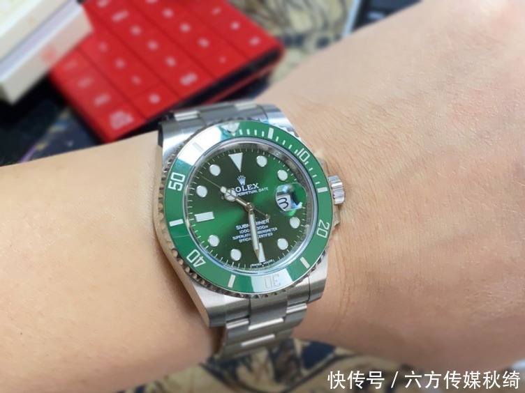 身边朋友都在戴劳力士,我也不能免俗,解毒老绿水鬼