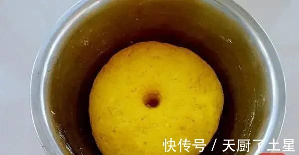 南瓜饼这样做不用油炸，学会了3分钟做一大锅，香甜软糯、零添加！