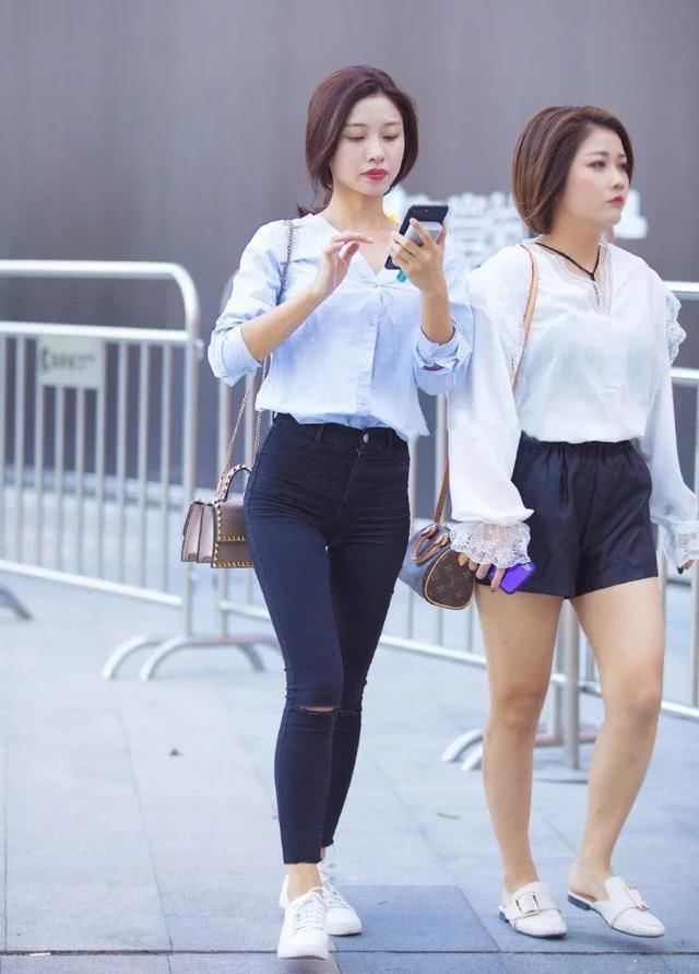 小姐姐|时尚装扮娇小美丽小姐姐配上黑色牛仔裤简直美出天际了