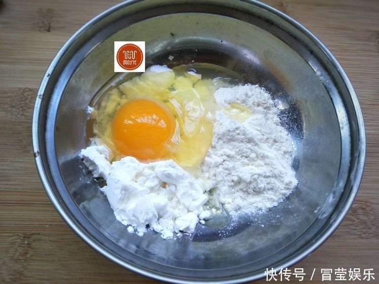  不用油炸的茄盒这样做，外酥里嫩，做起来简单，吃起来够味