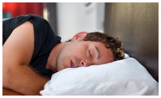 两腿|男人睡觉前坚持“两腿一分”，或许会让肾强健有力，不要不好意思