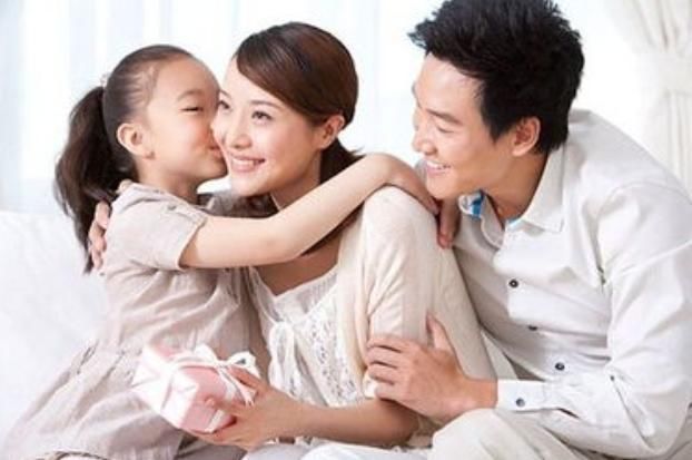 小雨|孩子在父母身边需要获得“能量”,很多家长并不在意,你做到几个