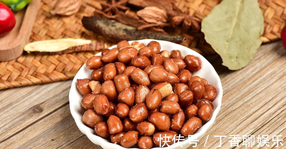 大厨|大厨透露，花生米先处理一下再炸，又香又脆还不会糊，新手也行
