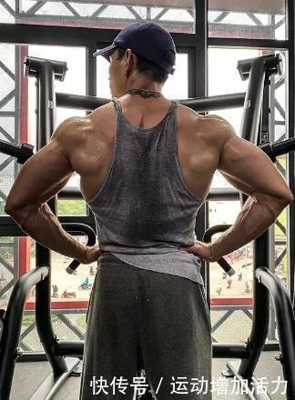 腹肌|越南小伙练出6块腹肌,还成了健身男模,果然肌肉才是最好的外衣