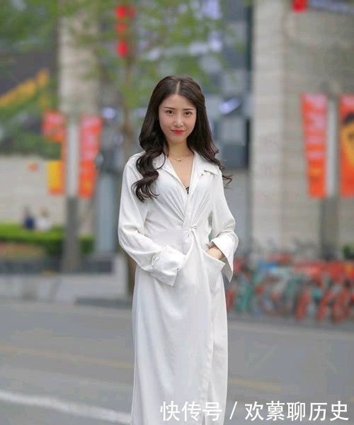 街拍,成熟美丽的姐姐与可爱的靓装小美女,哪位才是你心中的最爱