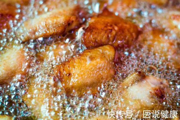 老化 女性衰老不可避免,但这5个因素或“加速”皮肤老化,尽量避免