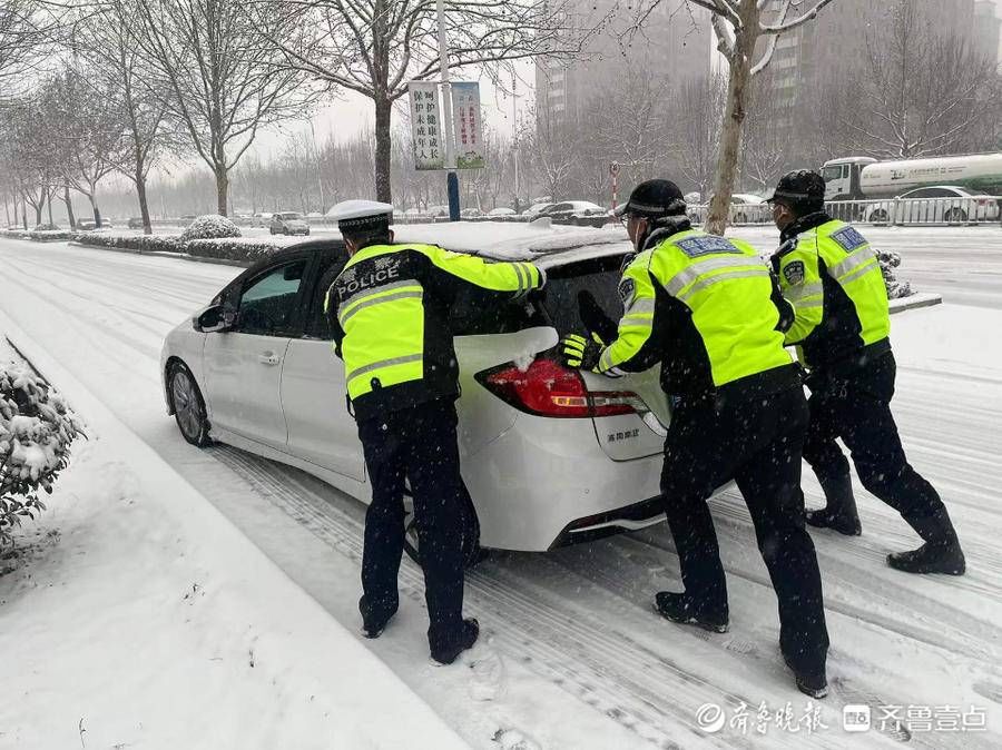 李怀磊|直击！聊城街头雪中，他们全出动了……