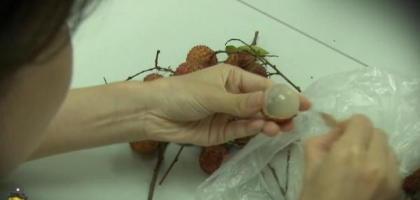 空腹|女子吃了1斤多荔枝后，立马恶心头晕！医生：小心“荔枝病”