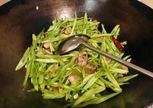 不瞒你说这菜最低8块一斤,买了别心疼,钙是鸡蛋的6倍,补钙质,身体变强壮