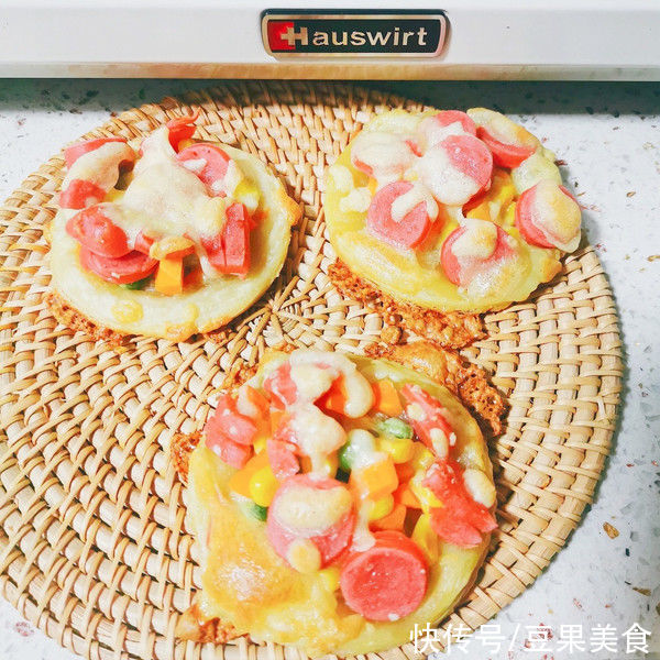 简单而迷你版披萨(蛋挞皮披萨）