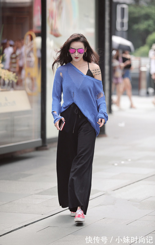 街拍 街拍路人,爱美是人的天性,而爱时尚就要保持一颗年轻的心