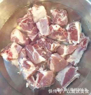 私房秘制红烧排骨,味道香浓,吃着过瘾,做法简单,两分钟就学会