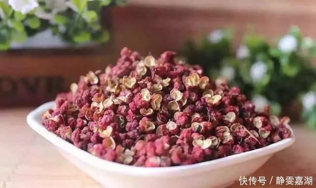 一把花椒能治4种病,赶走一身湿气,80岁也无白发