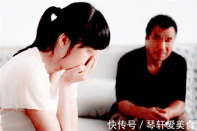 异性|儿子约女同学来家里玩,监控拍下这画面,爸爸想发火却忍住了