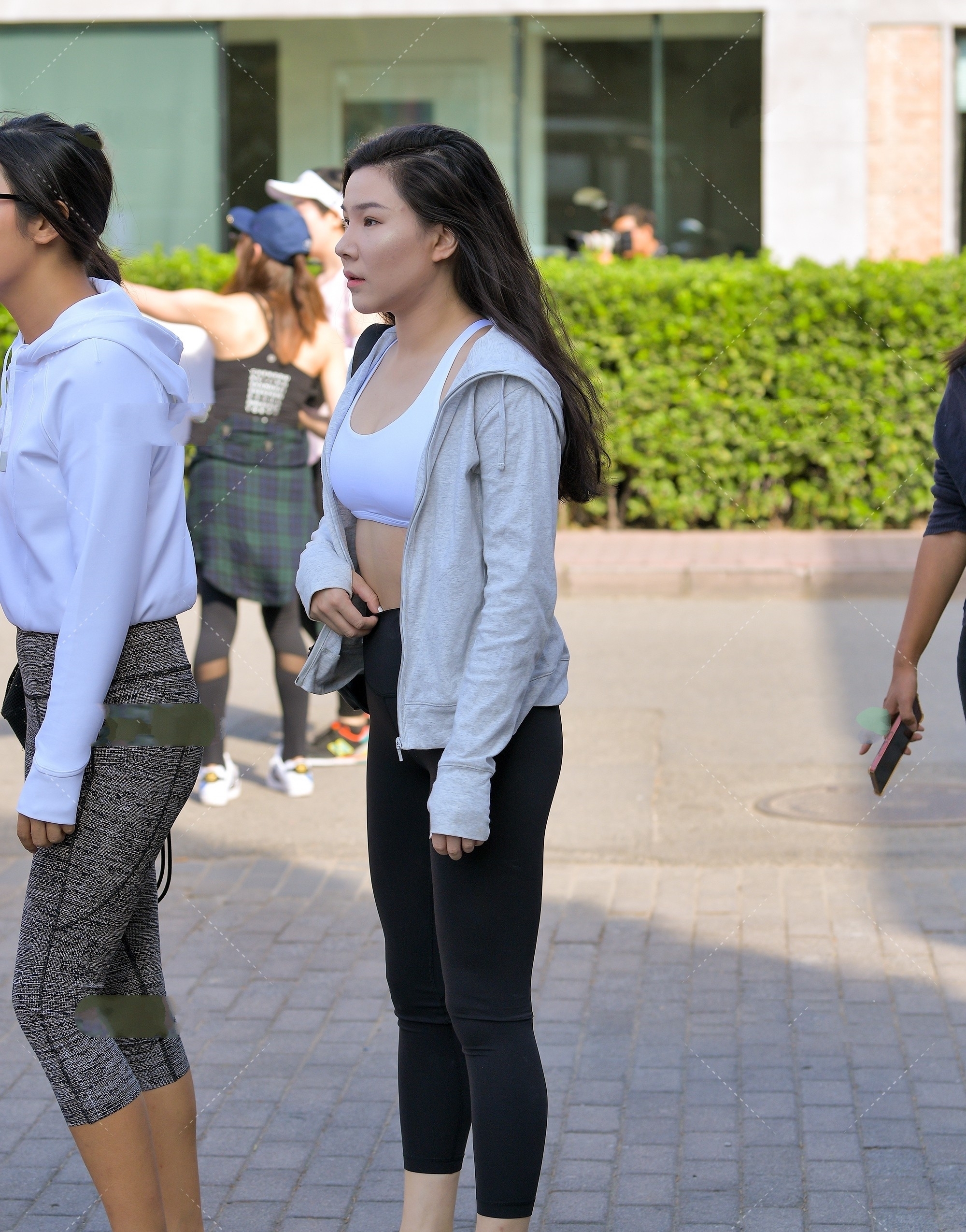 运动背心外搭短款防晒衣,质感轻薄,时尚减龄