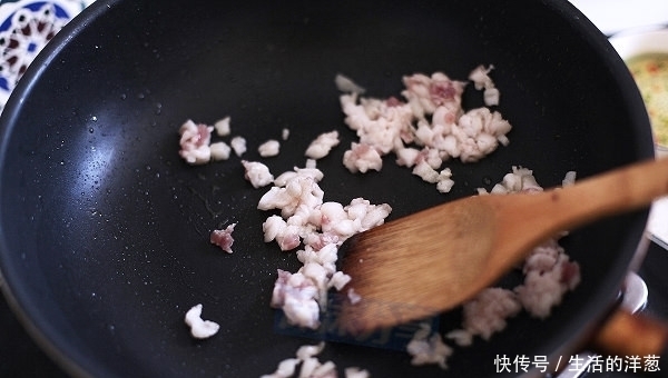 下入|如何在家简单的制作,超级好吃下饭的麻婆豆腐呢?快来学学吧!