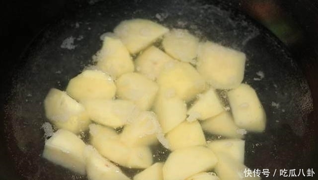 全家人|土豆还真得这么做最好吃,吃上一口停不下来,全家人都爱吃!?