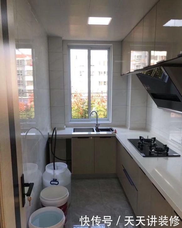 齐家栗子|花了10万块就把硬装搞定了,没钱只能省了,洗手台的设计还挺独特