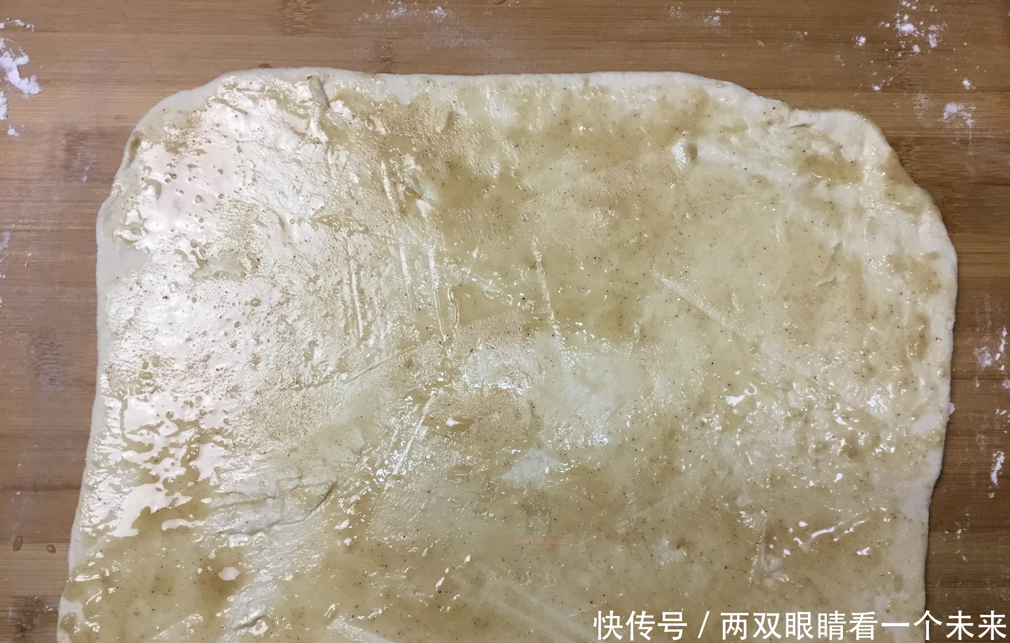 想吃千层烤饼一定收藏,教你简单做法,酥脆又起层,全家人都爱吃