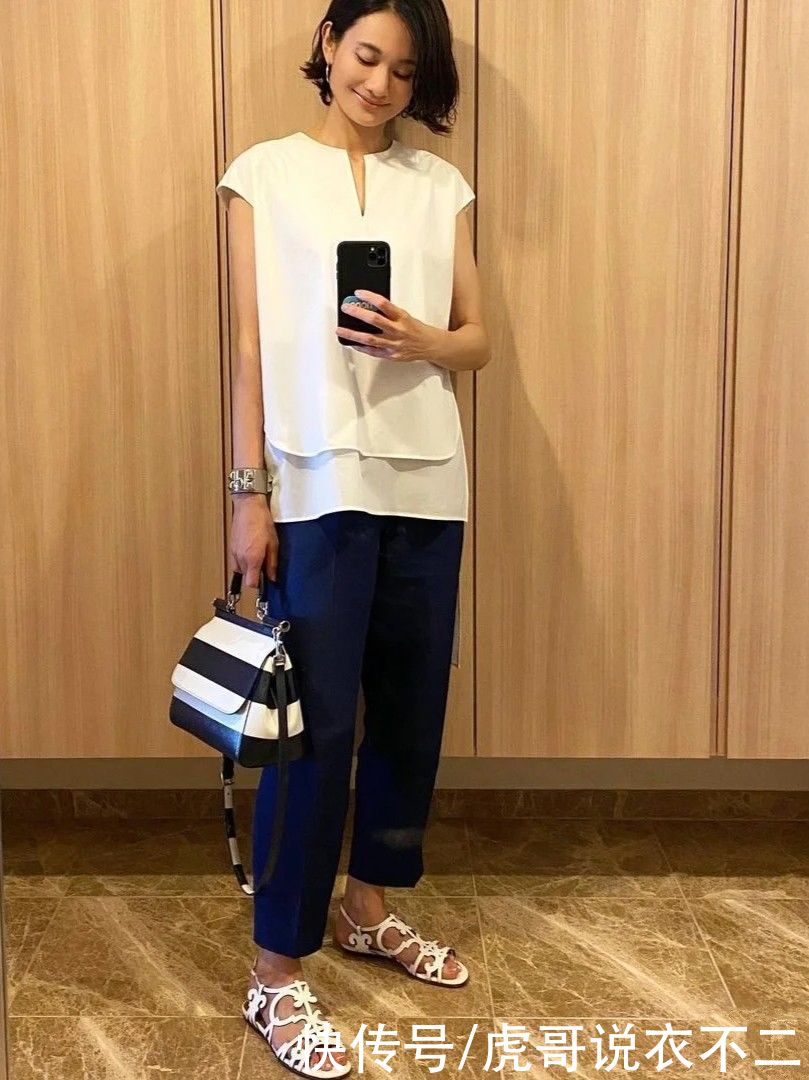 能将基础色穿得这么高级，我只服她，这才是成熟女人的穿衣典范