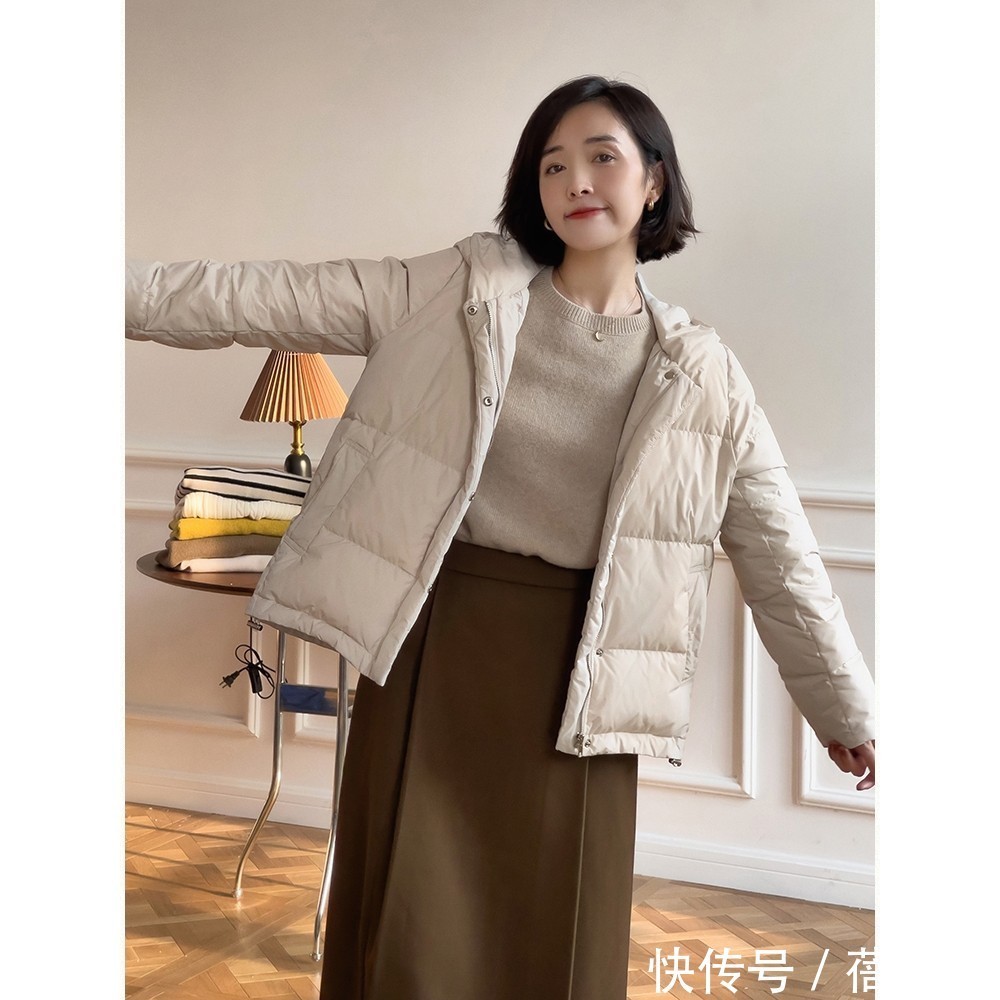 外套|奔三奔四的女人,建议多穿“这4种颜色”的外套,时髦又显气质