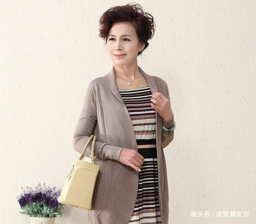 发量 六十岁以上的女人适合什么发型做发型时应该注意哪些细节