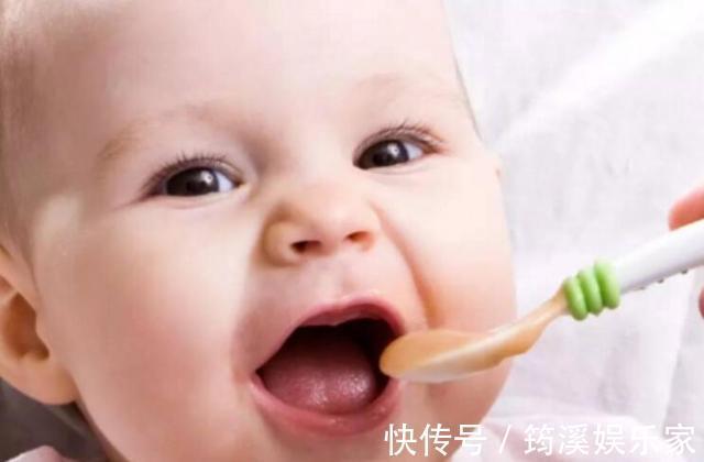 几个月|宝宝几个月会翻身和长牙,很多妈妈做错,耽误宝宝发育