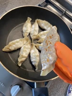 好吃快捷的煎饺（任意饺子可做）