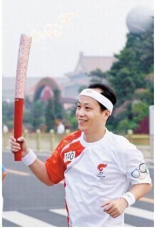 罗京病逝11年,职业生涯最难稿件曝光,李瑞英播报声音都在颤抖