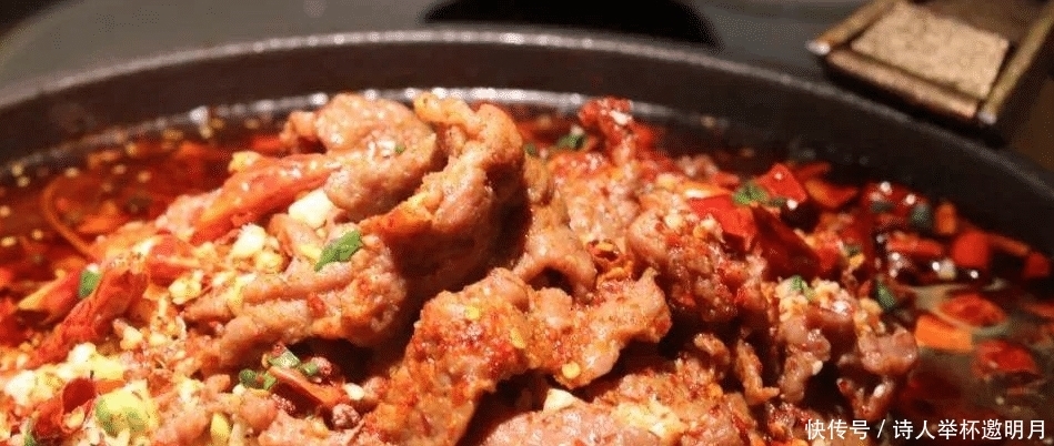 水煮牛肉,肉嫩无油腻,麻辣鲜香,为四川风味菜之一