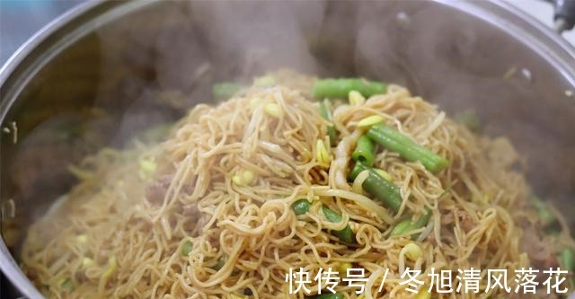 面条这吃法，比卤面香，比汤面省事，饭菜一锅出，冷热都好吃！