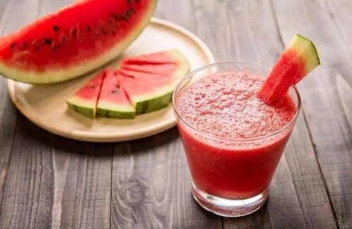 生理期|夏天,女人在生理期能吃西瓜吗?想要月经期更舒适,3种水果可多吃