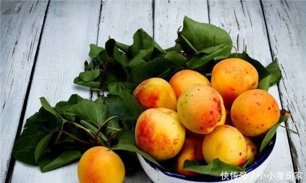 中年人不想變老,多吃以下食物,健胃提神,補(bǔ)血滋腎,美容肌膚