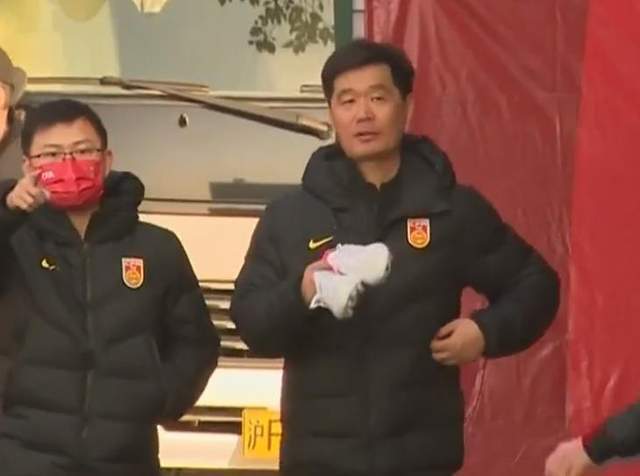 名帅|争议!荷兰名帅点名32岁李霄鹏落选国脚:他可以在欧洲立足!