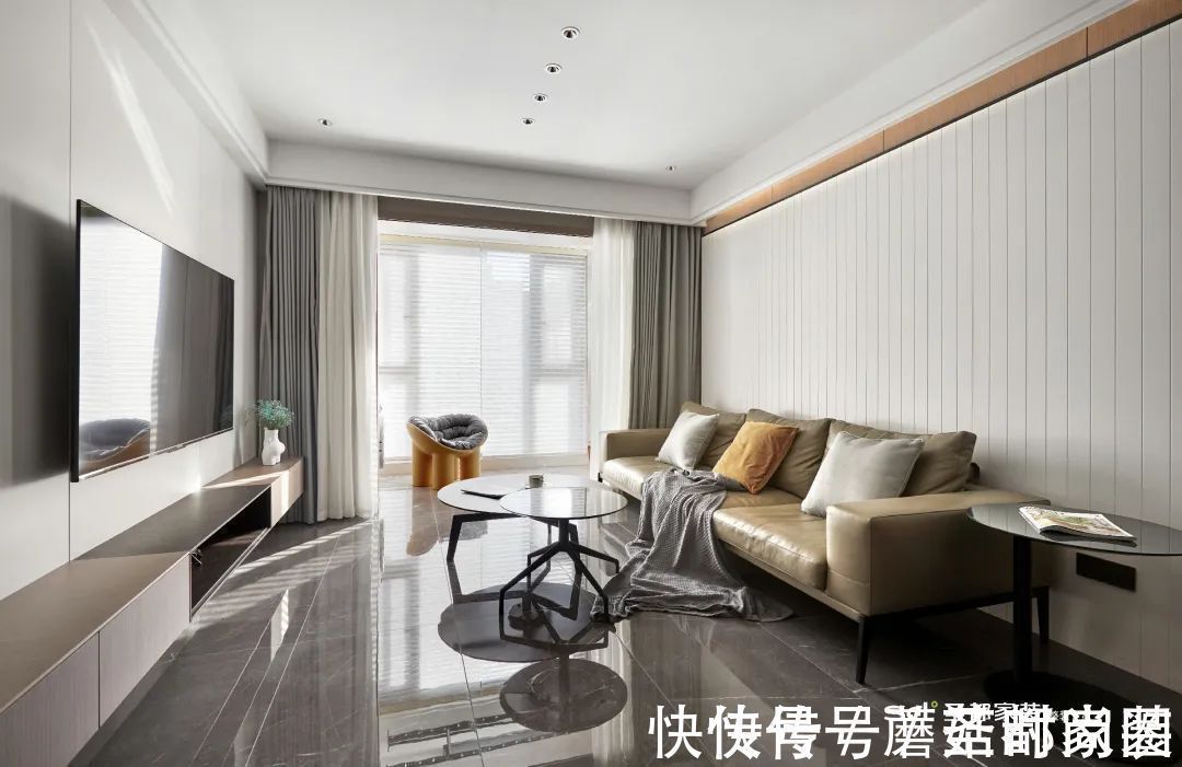 木饰面|独居是一个人的狂欢:93㎡三室两厅家装阳台爆改休闲区